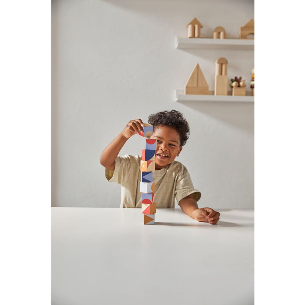 Kid playing PlanToys Geo Pattern Cubes