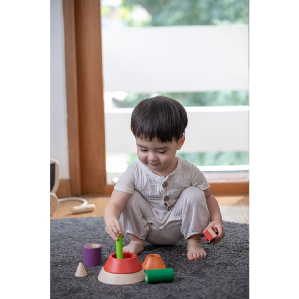 Kid playing PlanToys Cone Sorting - Unit Plus