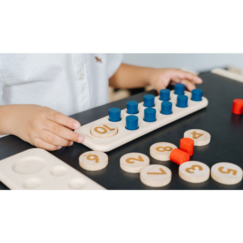 Kid playing PlanToys Ten Frame - Unit Plus