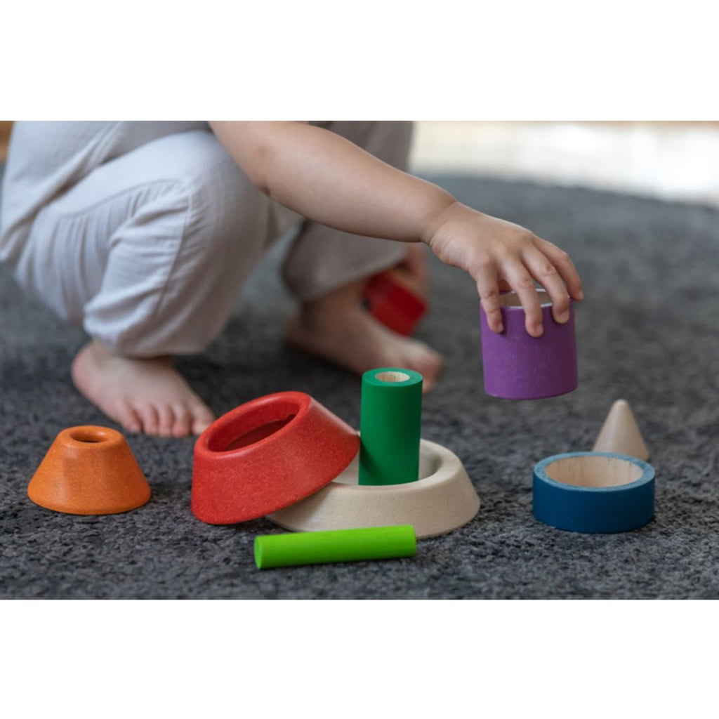 Kid playing PlanToys Cone Sorting - Unit Plus