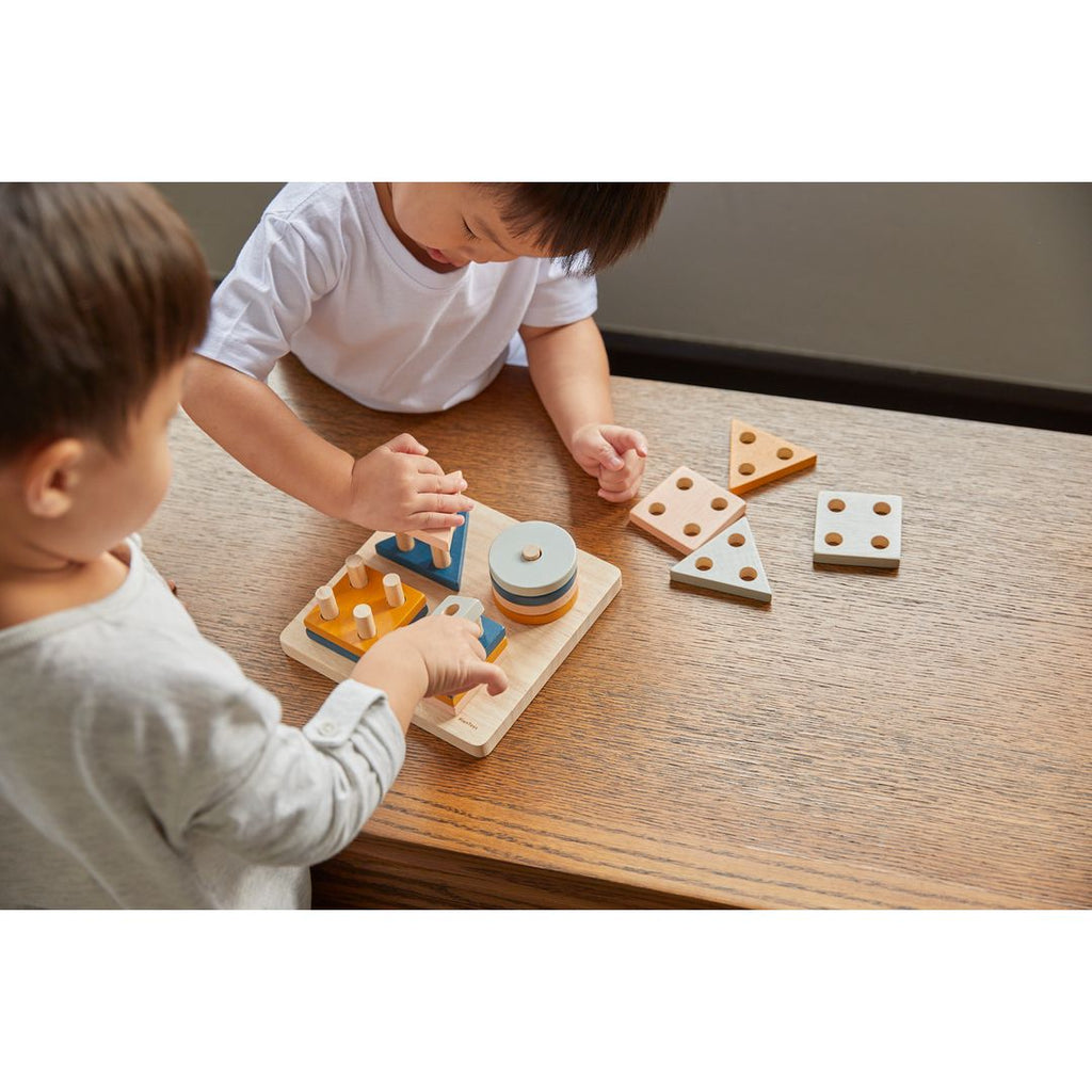 Kid playing PlanToys Geometric Sorting Board - Orchard